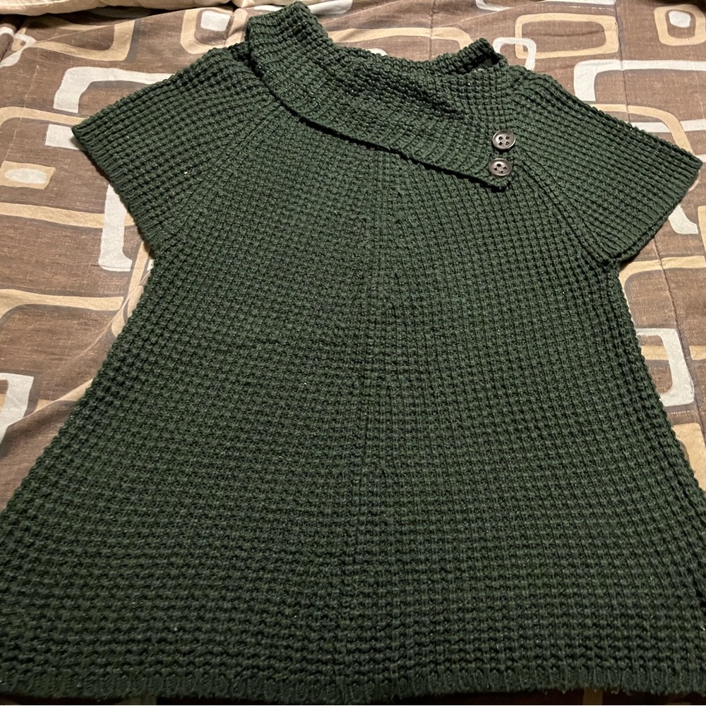 Tunic hunter crochet top. Warm and comfortable. Used and in great condition.